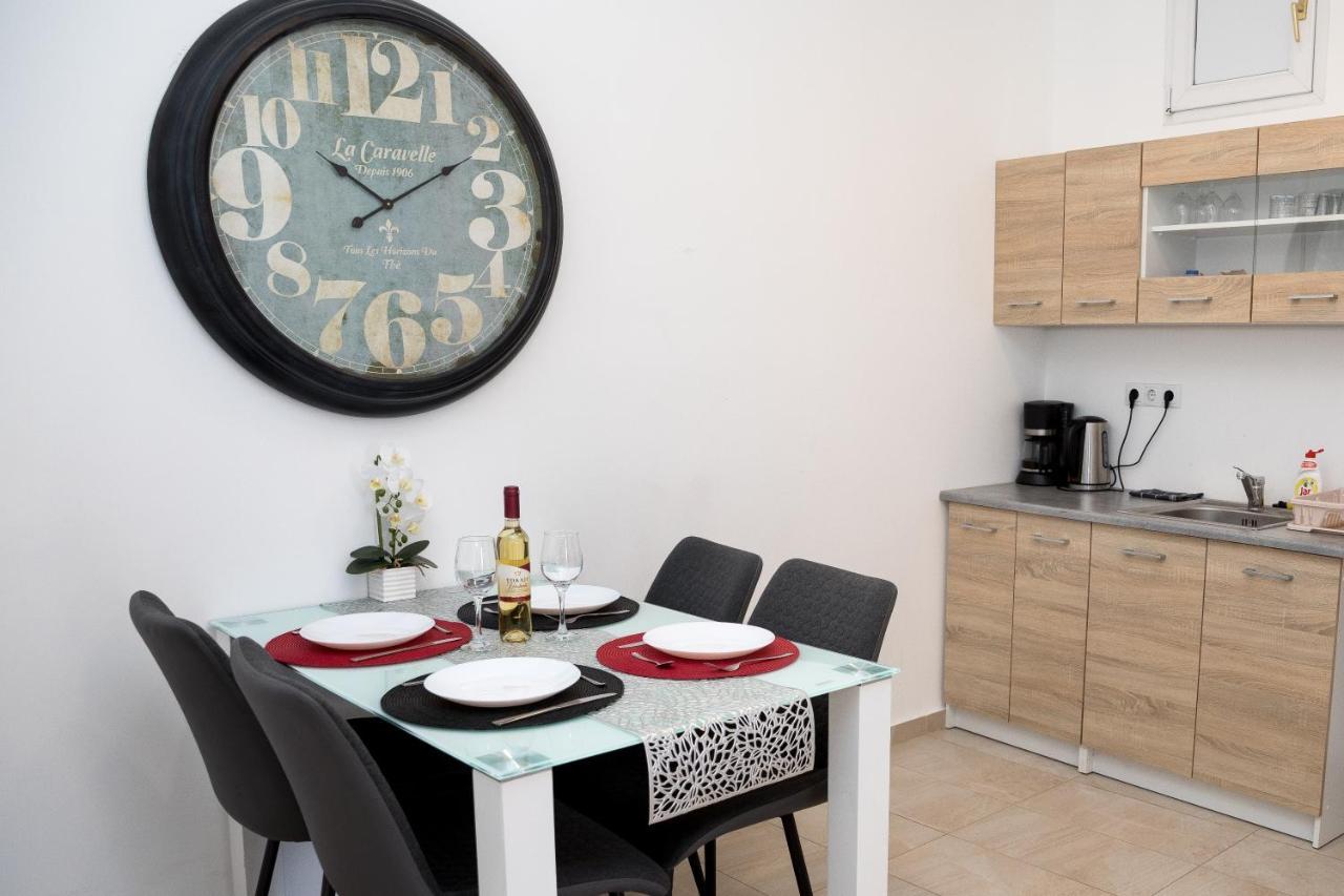 Kossuth Apartmanhaz Тата Екстериор снимка