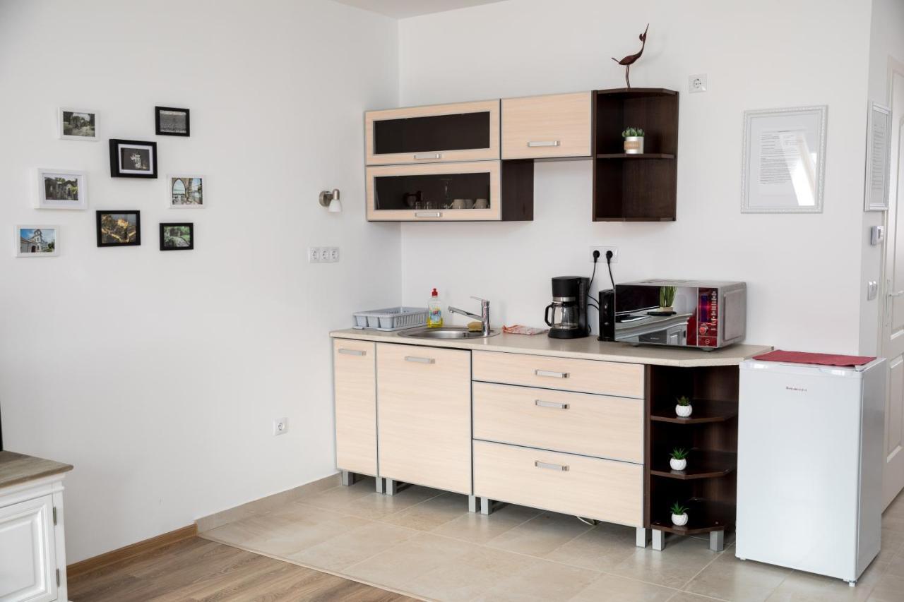 Kossuth Apartmanhaz Тата Екстериор снимка