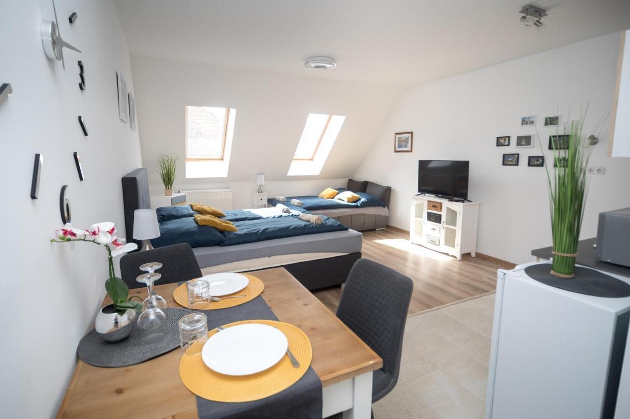 Kossuth Apartmanhaz Тата Екстериор снимка