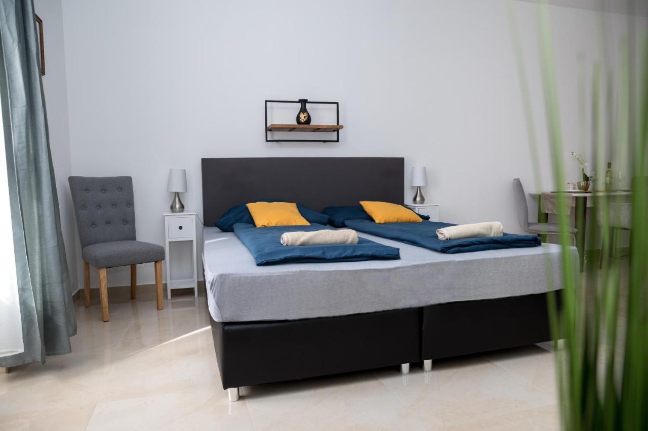 Kossuth Apartmanhaz Тата Екстериор снимка
