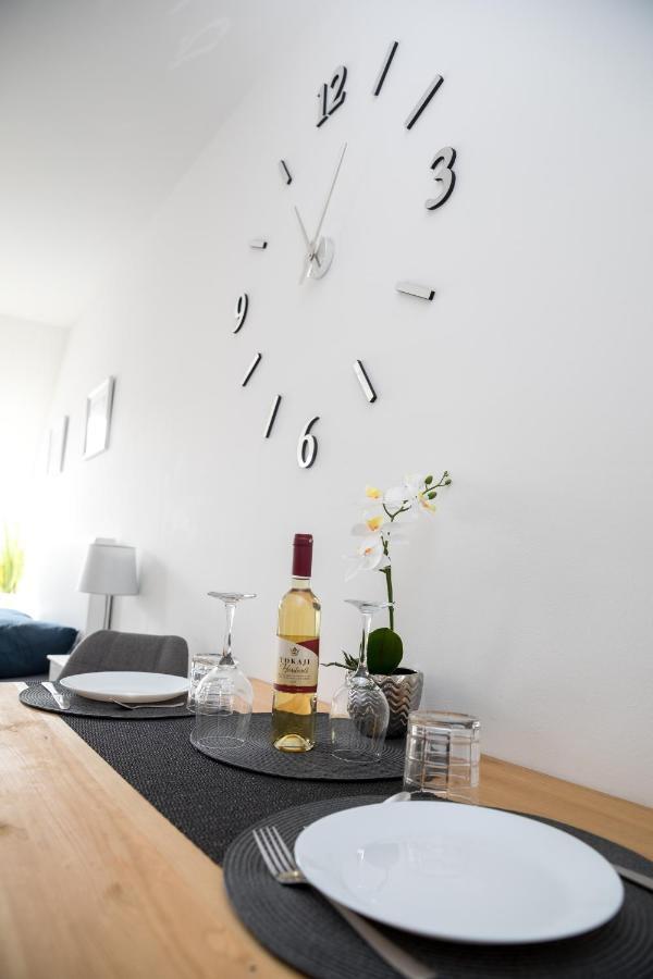 Kossuth Apartmanhaz Тата Екстериор снимка