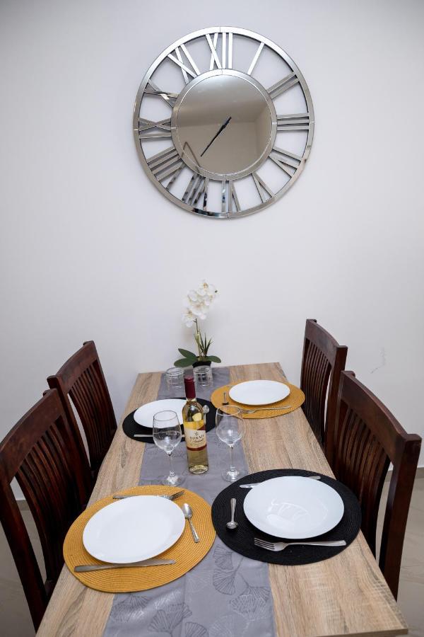 Kossuth Apartmanhaz Тата Екстериор снимка