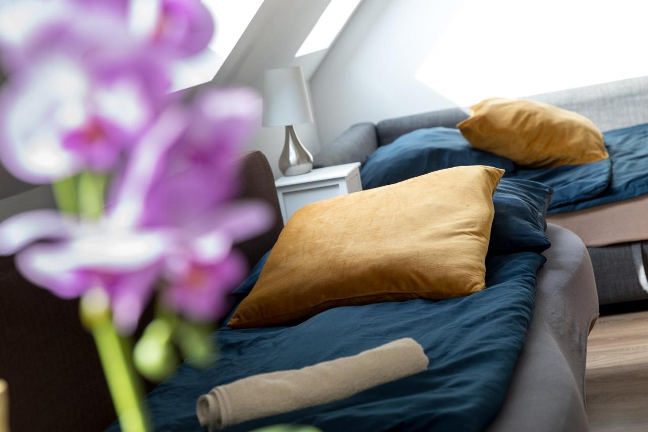 Kossuth Apartmanhaz Тата Екстериор снимка