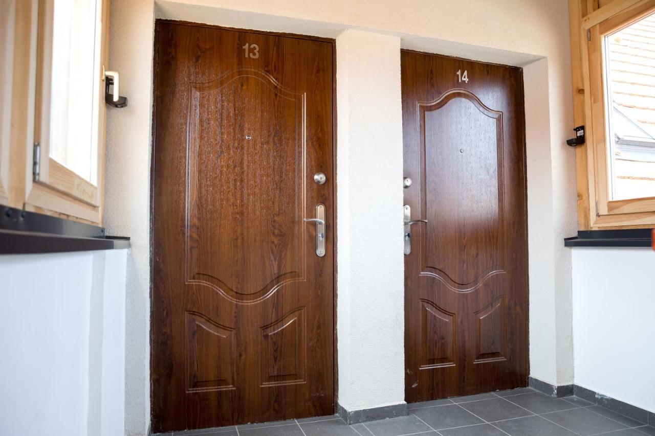Kossuth Apartmanhaz Тата Екстериор снимка