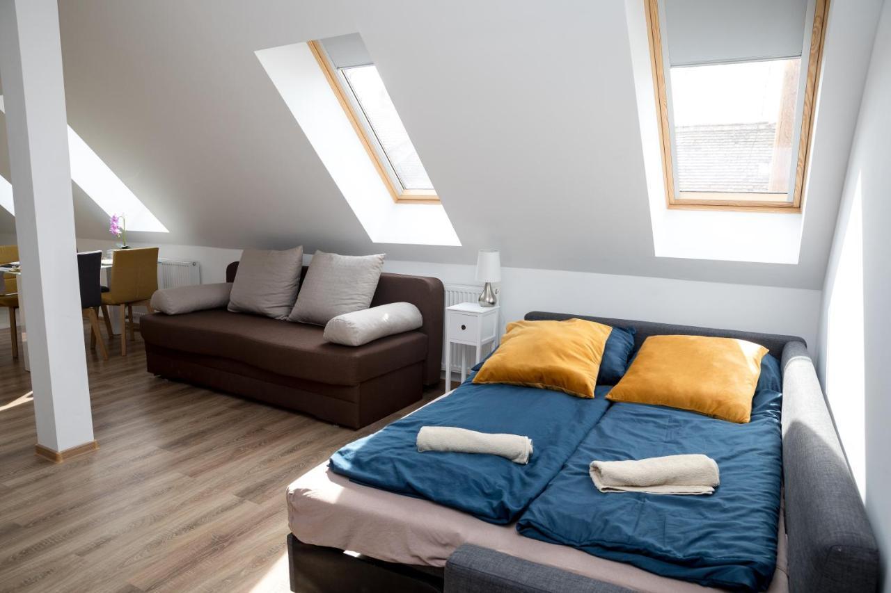 Kossuth Apartmanhaz Тата Екстериор снимка