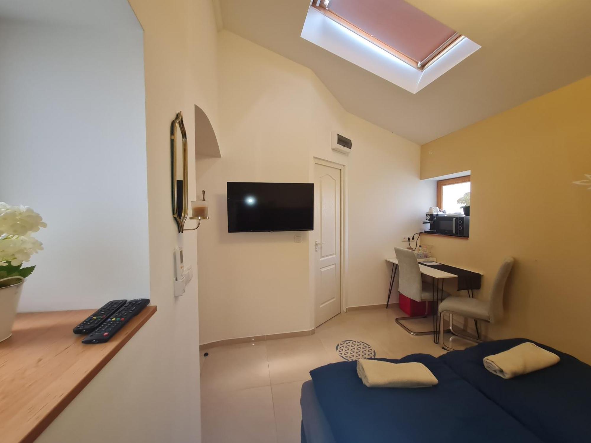 Kossuth Apartmanhaz Тата Екстериор снимка